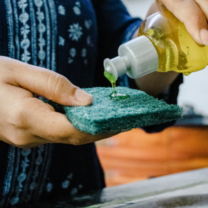 Thick vs Runny Dishwashing Liquid: Which Works Best in Commercial Settings?